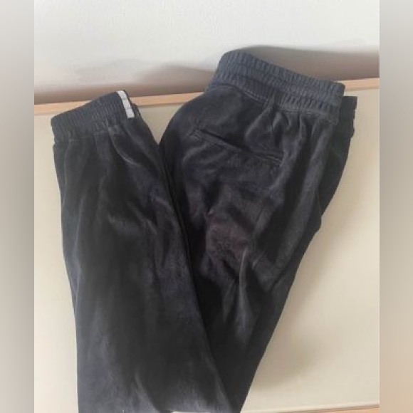 WMNS. Adidas Stylish, Velvet, Casual Sweat Pants. Excellent Condition! Medium. - Picture 2 of 3